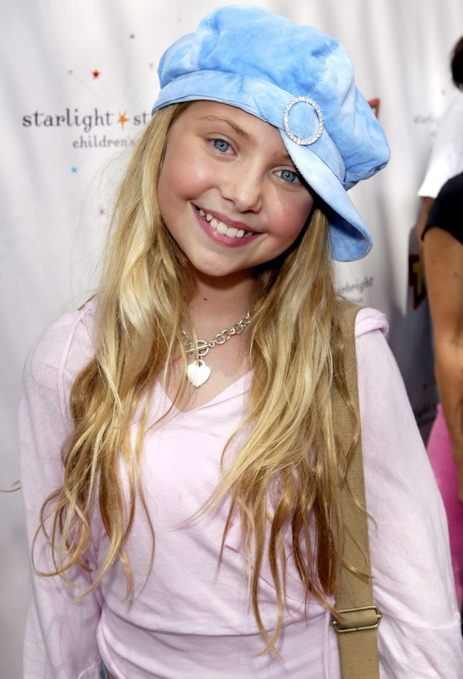 De la copila inocenta la vampa periculos de sexy. Vezi transformarea socanta a lui Taylor Momsen