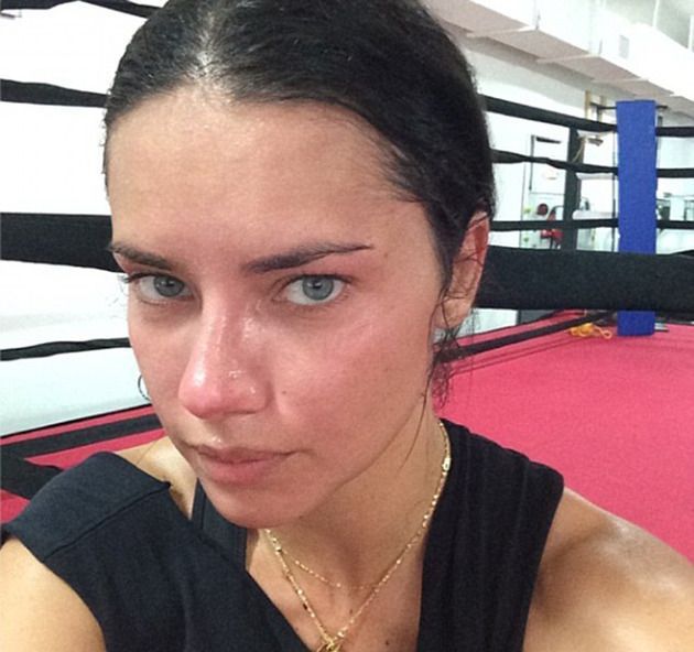 Manifest pentru Frumusete: Surprinzator de sexy fara machiaj. Cum arata Adriana Lima dupa un antrenament intens la sala
