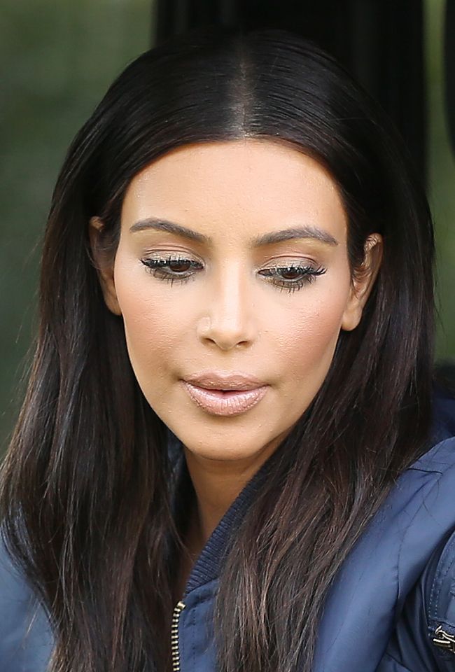 Manifest pentru Frumusete: Kim Kardashian a fost surprinsa in timp ce iesea de la sala. Vezi cat de bine arata chipul vedetei fara machiaj