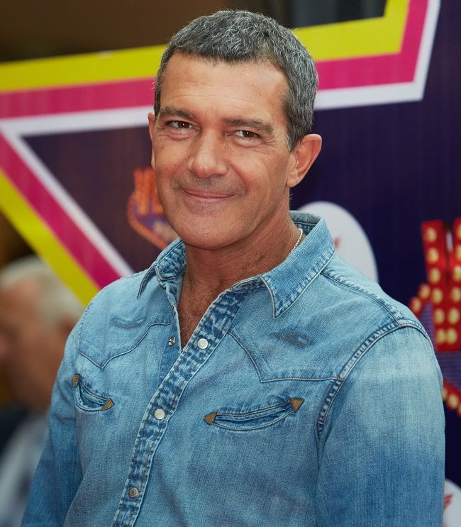 Antonio Banderas dezvaluie secretul tineretii. Actorul si-a uimit fanii cu un fizic incredibil si o stare de spirit pe masura