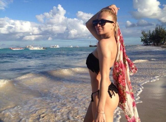 Lora, superba intr-un costum de baie extrem de sexy. Cum arata imaginea de mii de like-uri
