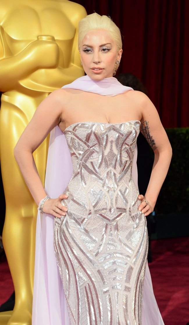 De la Omul Zapezilor la Mica Sirena: cand nimeni nu se mai astepta, Lady Gaga a reusit sa surprinda din nou. Cum s-a imbracat cantareata pe strazile din New York