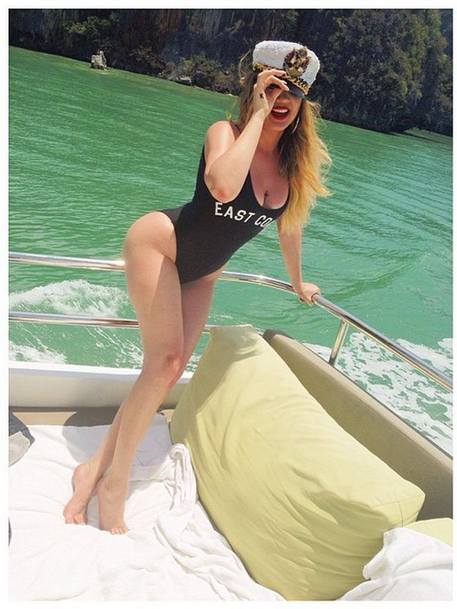 Dovada ca a slabit si arata spectaculos. Khloe Kardashian, intr-un costum de baie extrem de sexy