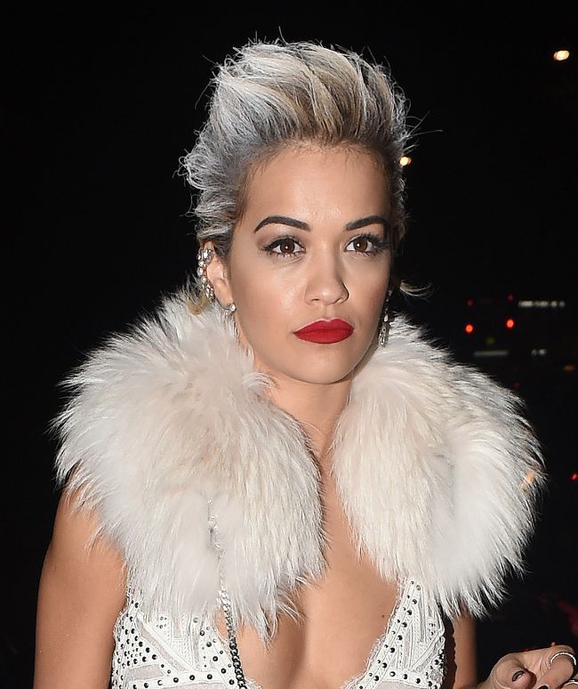 A incercat sa o imite pe Cruella de Vil? Cum a aratat Rita Ora la cel mai recent eveniment de moda din Londra &nbsp;