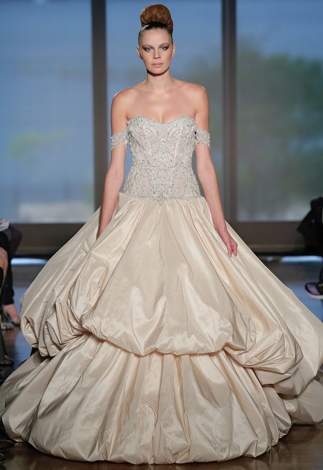 Rochiile de mireasa care fac senzatie in 2014. Care sunt cele mai in voga modele