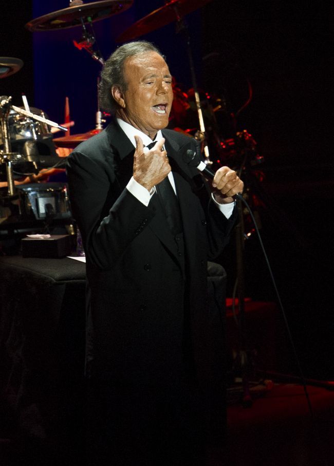 Enrique Iglesias recunoaste ca faimosul sau tata, Julio Iglesias, nu a cunoscut-o pe Anna Kournikova. Care este motivul invocat de artist dupa 13 ani de relatie