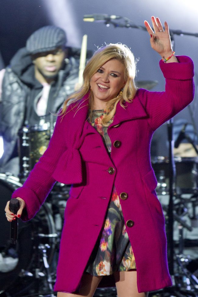 Kelly Clarkson nu mai arata asa! Cat de schimbata este artista dupa 4 luni de la anuntarea faptului ca este insarcinata