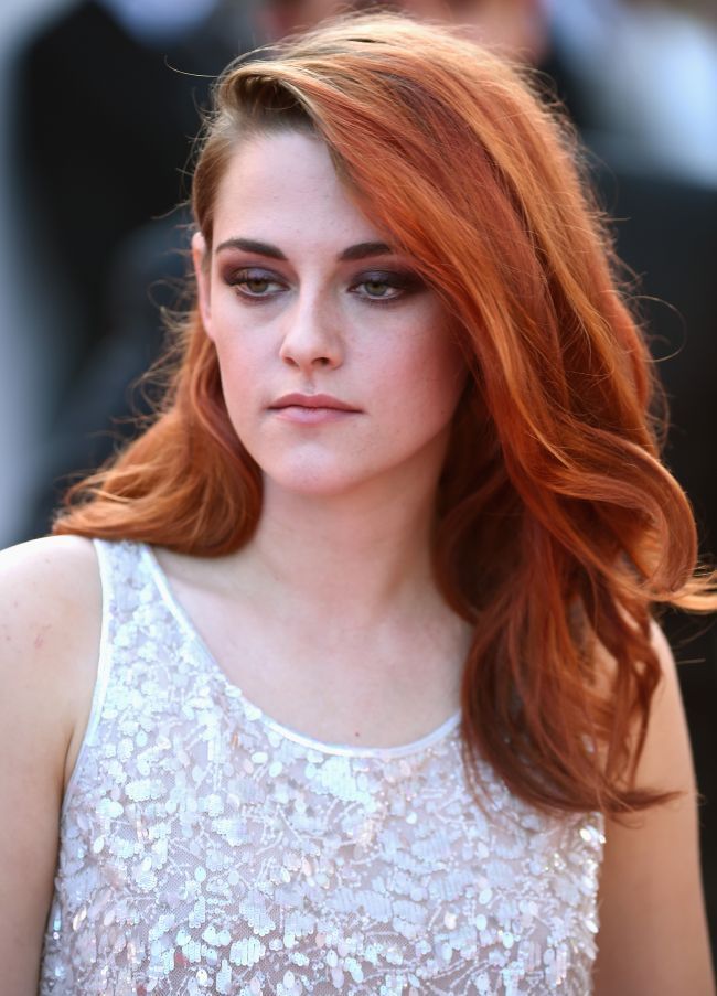 Combinatie bizara. Ce incaltari a asortat Kristen Stewart la o tinuta stralucitoare, de printesa