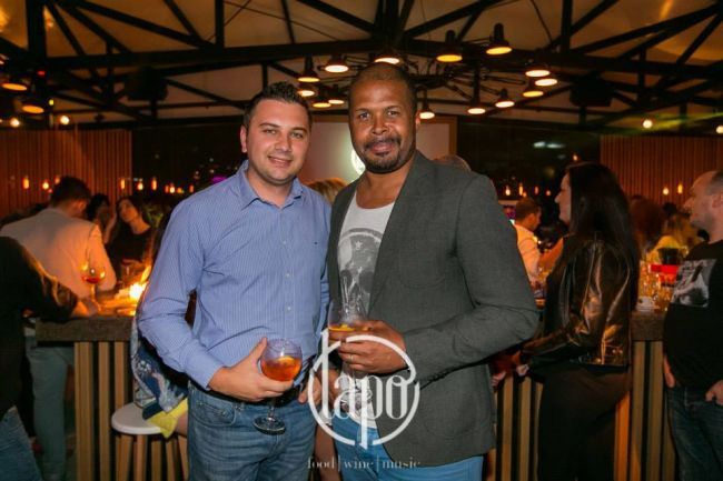 Chef Florin Dumitrescu a deschis singurul restaurant in care va gati personal, zi de zi. Cum s-au imbracat vedetele la eveniment