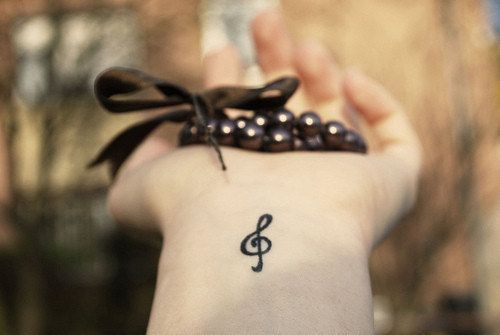 Tatuaje imposibil de mici si dragute pe care orice femeie si le doreste