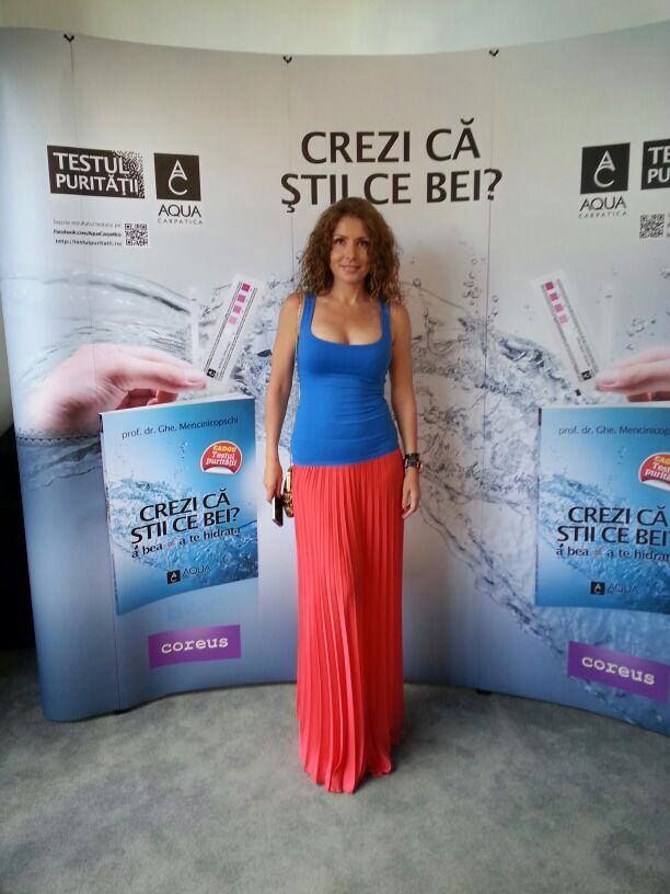 Nu se cunoaste ca a nascut! Carmen Bruma poarta numai tinute mulate de cand a devenit mamica