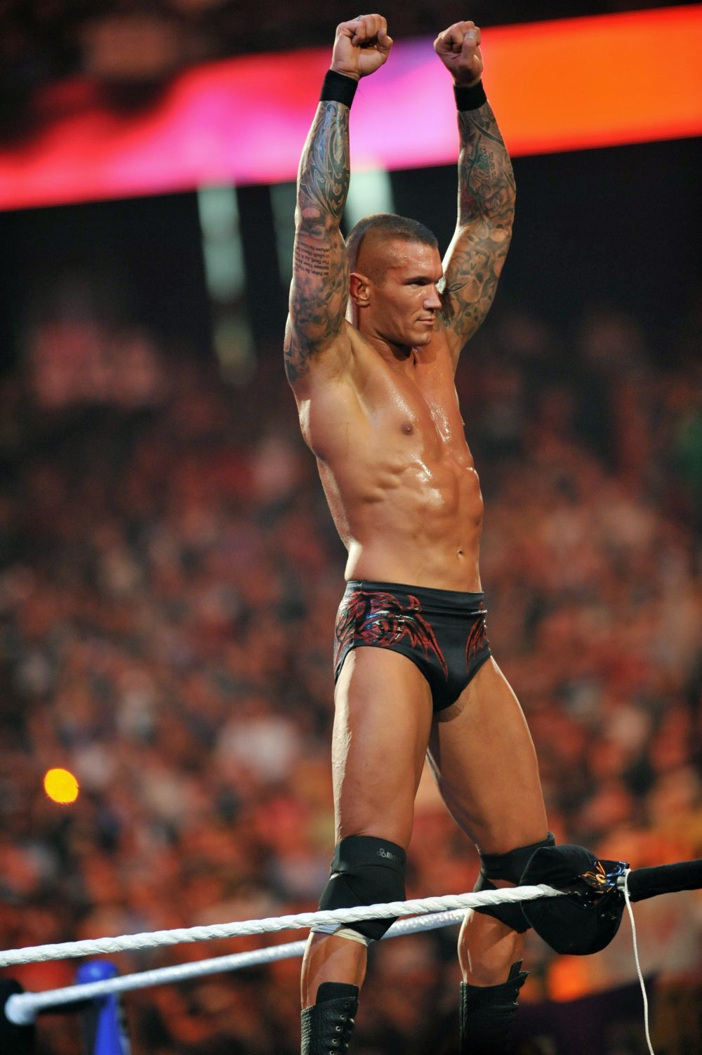 Pe Randy Orton l-ai vazut de atatea ori, insa nu stiai cat de frumoasa este iubita sa FOTO