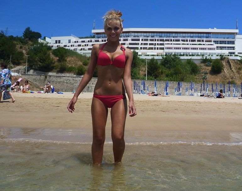 Andreea Ibacka a trecut cu brio proba costumului de baie: Nu ma dau in vant dupa bombele calorice INTERVIU EXCLUSIV