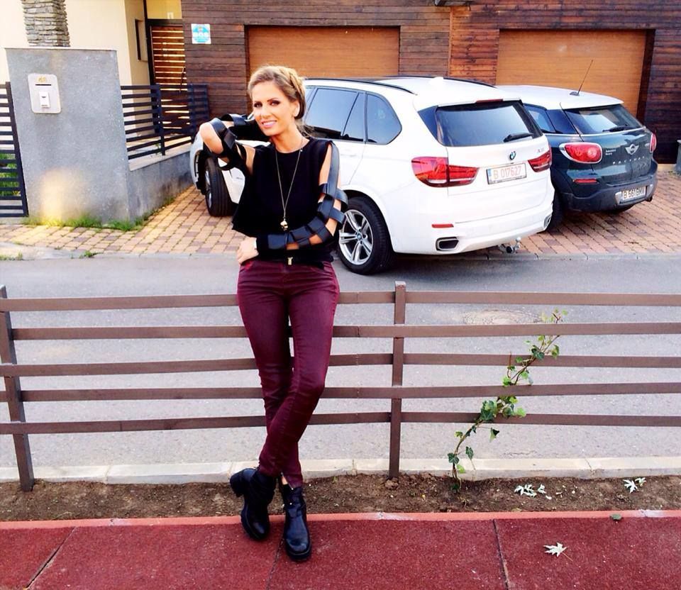 Andreea Banica, summer chic. Cu ce tinute colorate si sexy a facut furori vara asta