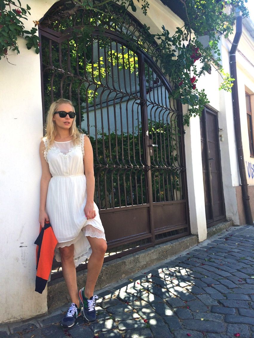 Laura Cosoi propune o combinatie inedita. Iti place cum ii sta?