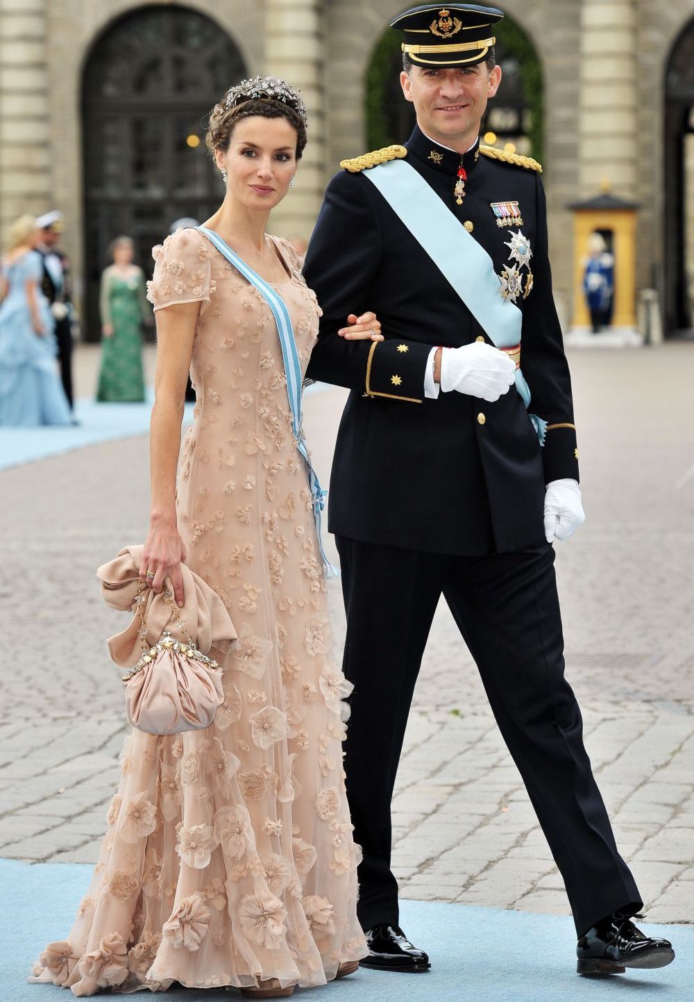 Pantofii pe care Kate Middleton nu ar fi indraznit niciodata sa-i poarte. Tinuta prin care Regina Letizia a impresionat