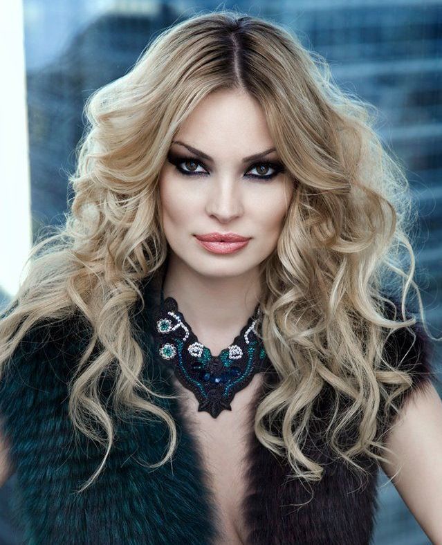 Valentina Pelinel, fara machiaj. Cum arata vedeta cand nu apeleaza la trusa de farduri