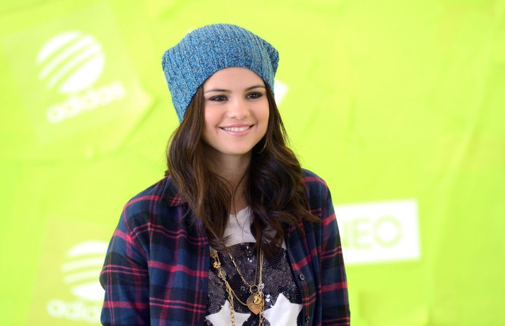 Selena Gomez, total diferita cand nu e pe scena, in viata de zi cu zi. Cum a fost surprinsa pe strada