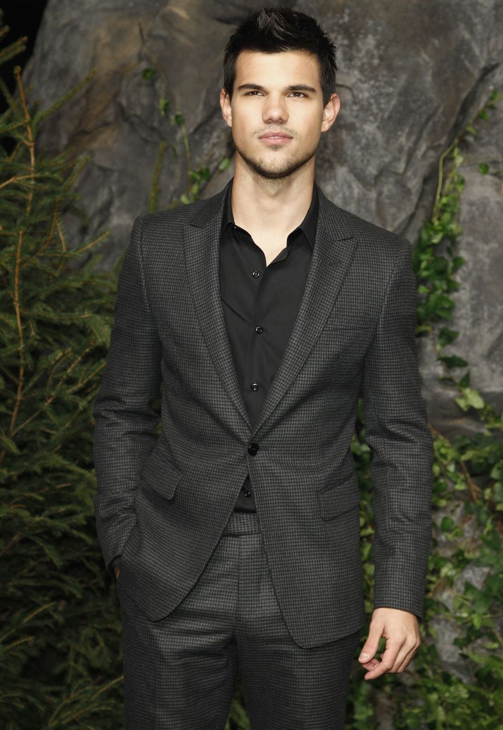 A tinut-o ascunsa pana acum. Cat de frumoasa e iubita lui actorului Taylor Lautner, Jacob Black din Twilight