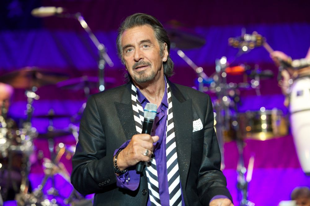 Nimanui nu-i vine sa creada cat de tanara si frumoasa e iubita lui Al Pacino. Cum arata femeia care l-a cucerit
