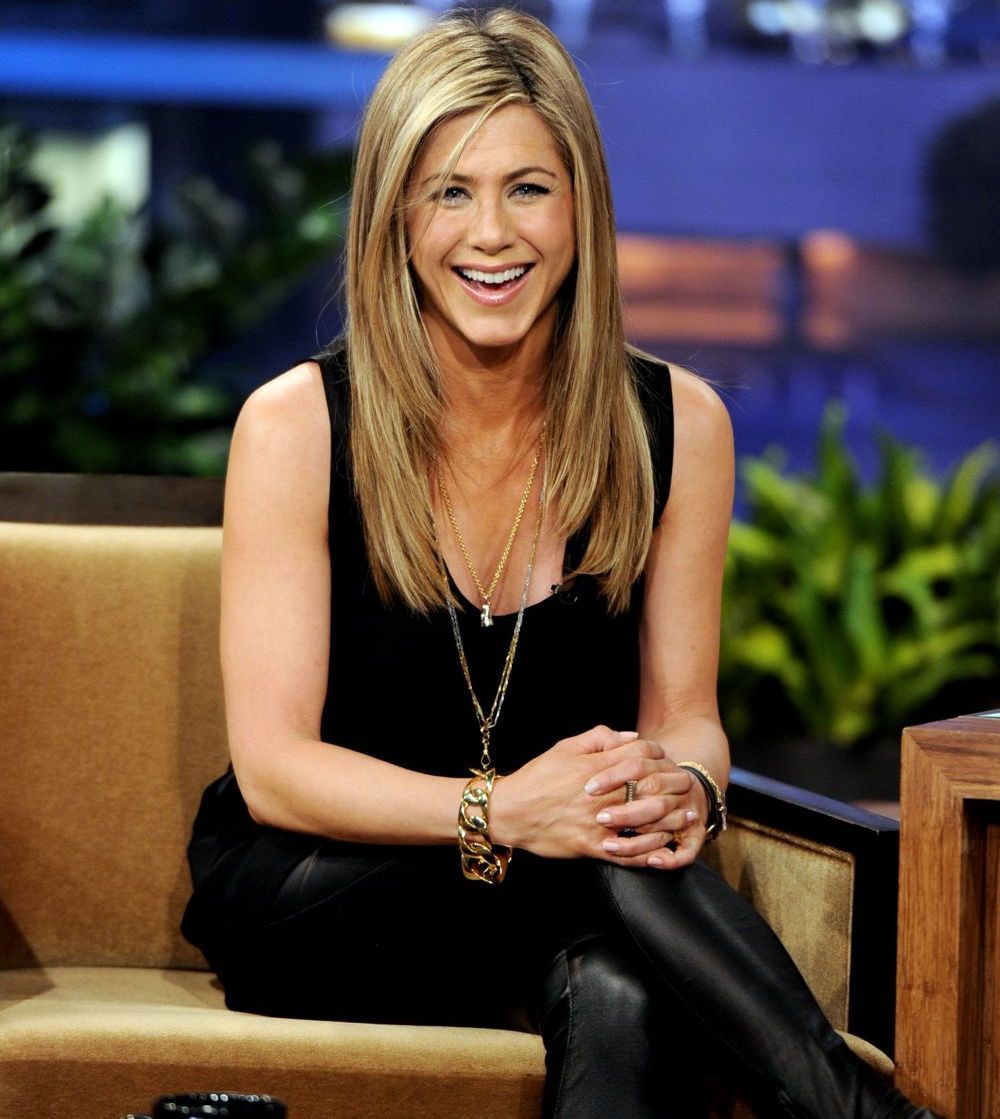 Jennifer Aniston, fara sutien pe covorul rosu. Artista a lasat la vedere mai mult decat ar fi trebuit