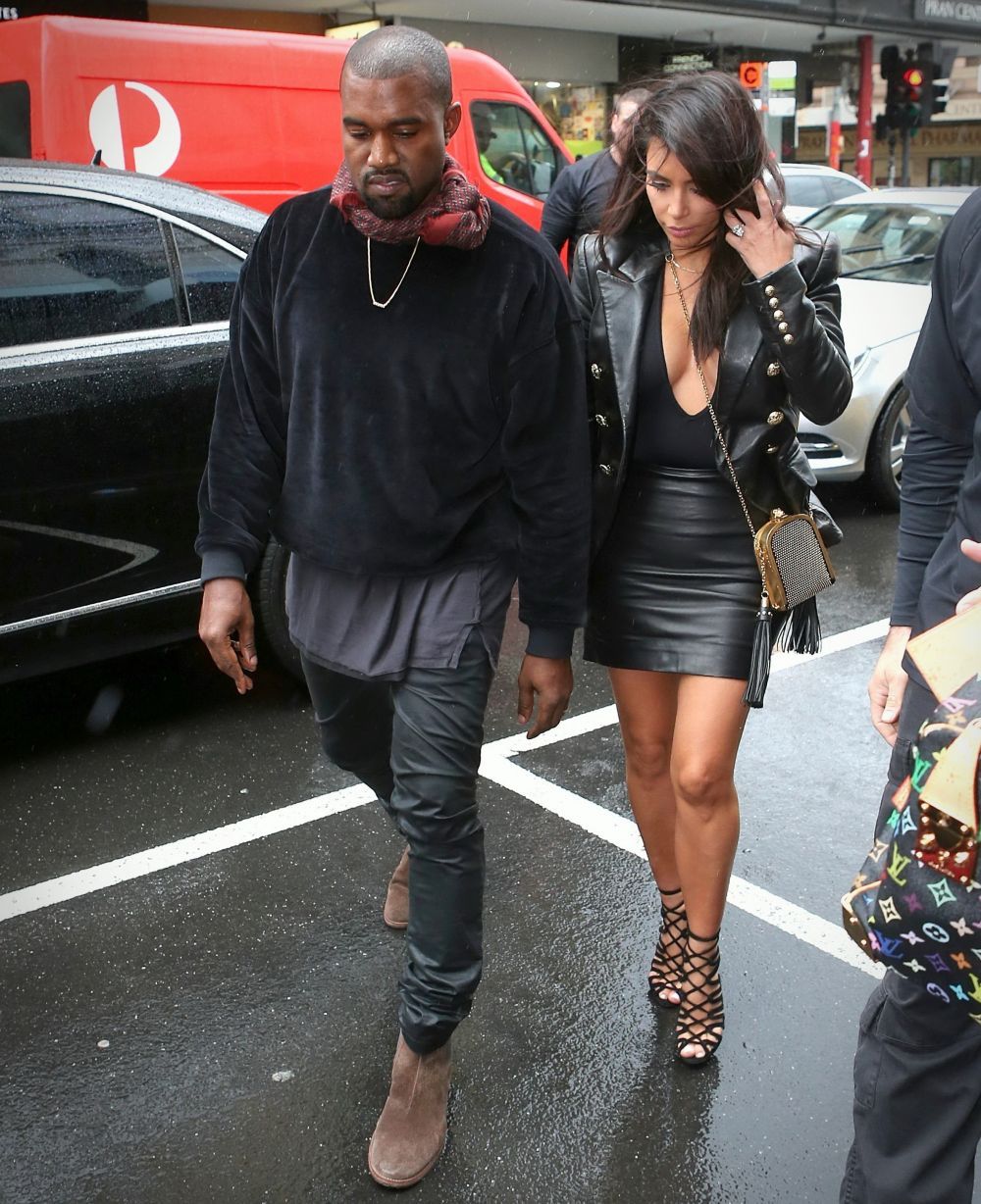 Kim Kardashian, in cel mai riscant decolteu de pana acum. Cum arata din fata topul vedetei