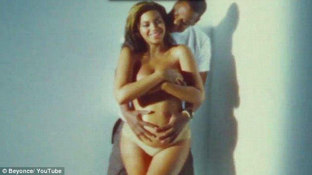 Beyonce, topless si cu burtica de gravida la vedere. Imaginea care i-a luat prin surprindere pe toti