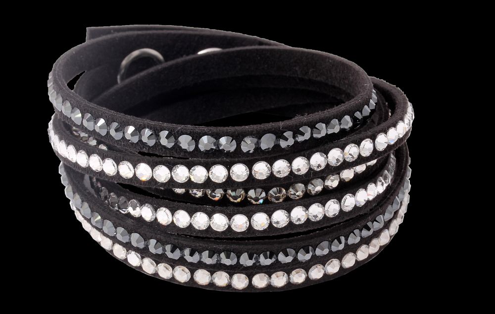 Cea mai nou fita in materie de accesorii: bratarile din piele si cristale Swarovski&nbsp;