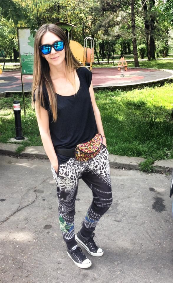 Adela Popescu implineste 28 de ani. Cat de mult a evoluat vedeta din punct de vedere vestimentar si cum s-a transformat intr-o fashionista