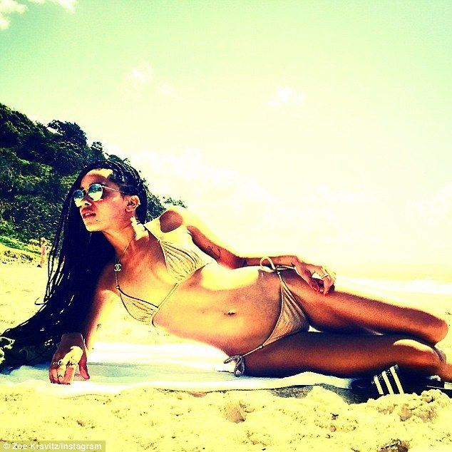 Desi e miniona, fiica lui Lenny Kravitz are corp de fotomodel. Cum a pozat tanara in costum de baie