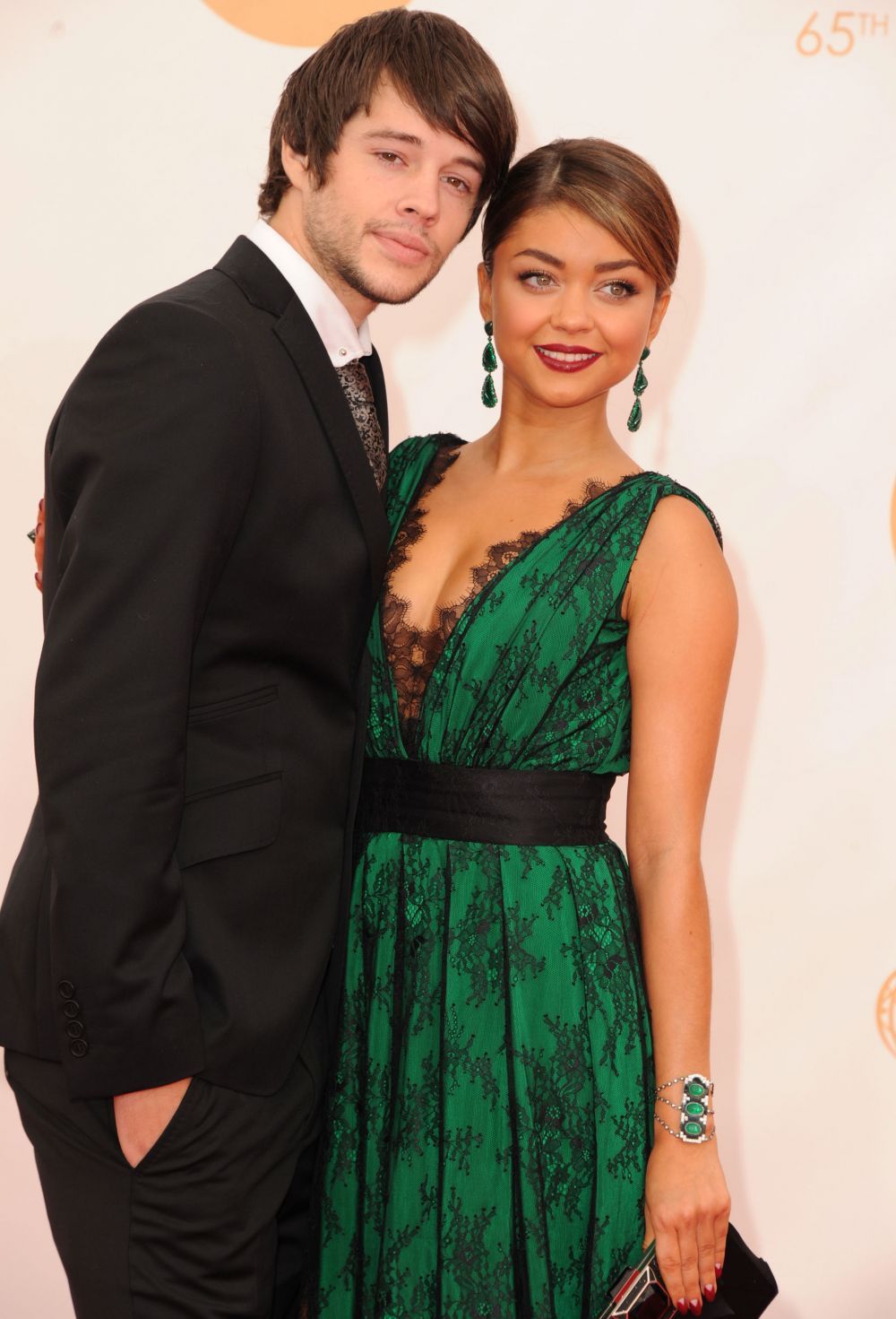 Terorizata de fostul iubit, care a batut-o si a agresat-o: Ma bombardeaza cu mesaje de amenintare . Drama actritei Sarah Hyland