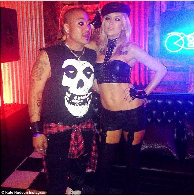 Cea mai cuminte vedeta de la Hollywood s-a transformat intr-o vampa. Nimeni nu se astepta sa se costumeze asa de Halloween