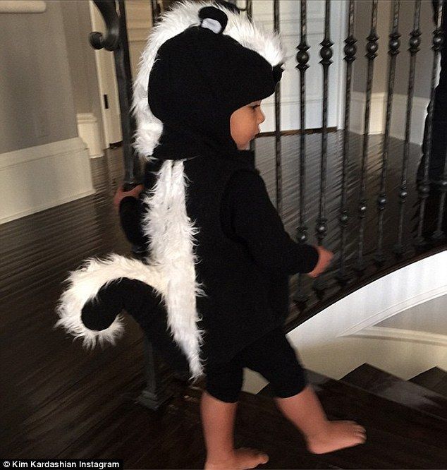Beyonce nu mai ascunde chipul fiicei sale. A renuntat la pozele cu spatele si ne arata cate de draguta este Blue Ivy
