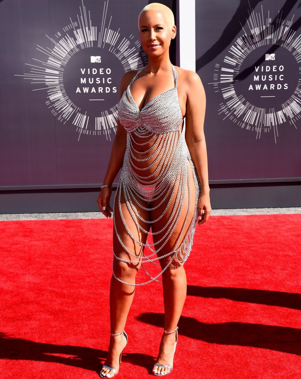 Asa arata in realitate, insa vrea sa o copieze pe Kim Kardashian. Imaginea in care talia lui Amber Rose pare desprinsa dintr-un catalog Victoria s Secret
