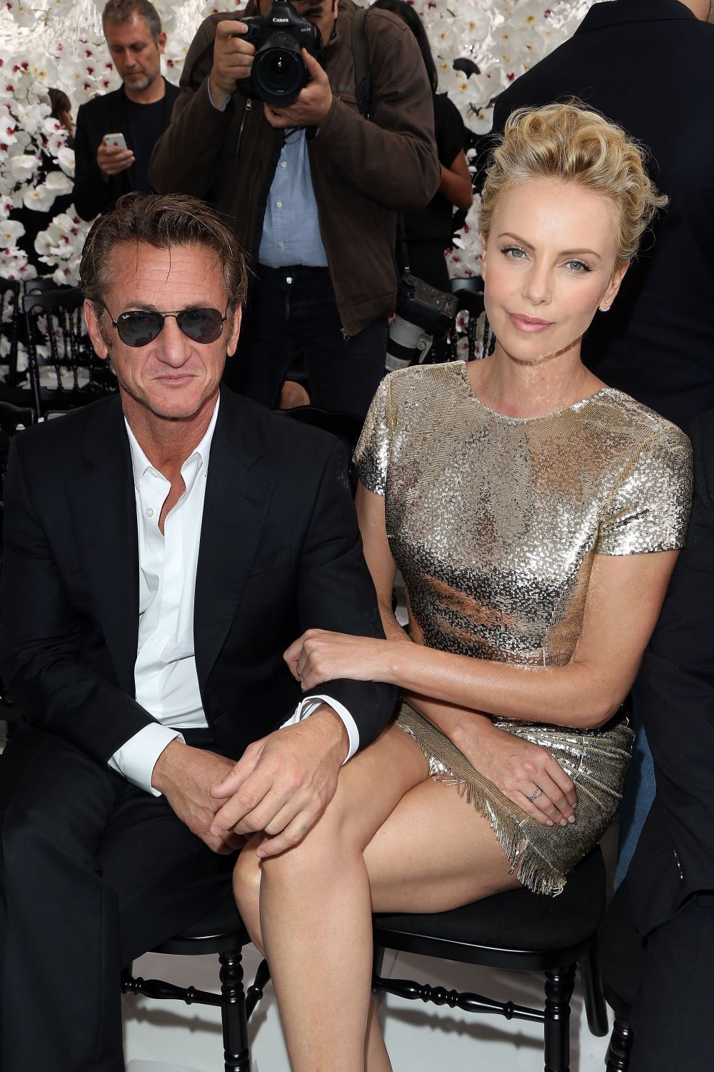 Charlize Theron si Sean Penn, surprinsi intr-un moment intim. Cum au fost fotografiati cei doi actori&nbsp;