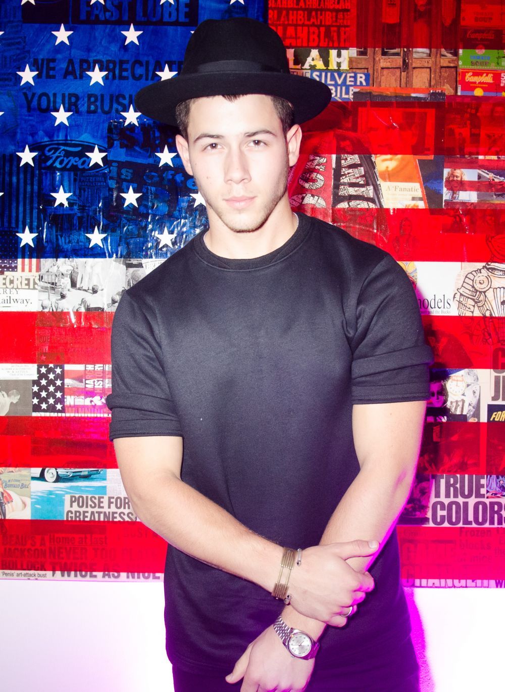 Baietelul slabut si dragut al trupei e barbat adevarat si are o iubita pe masura. Cum s-au afisat Nick Jonas si superba Olivia Culpo