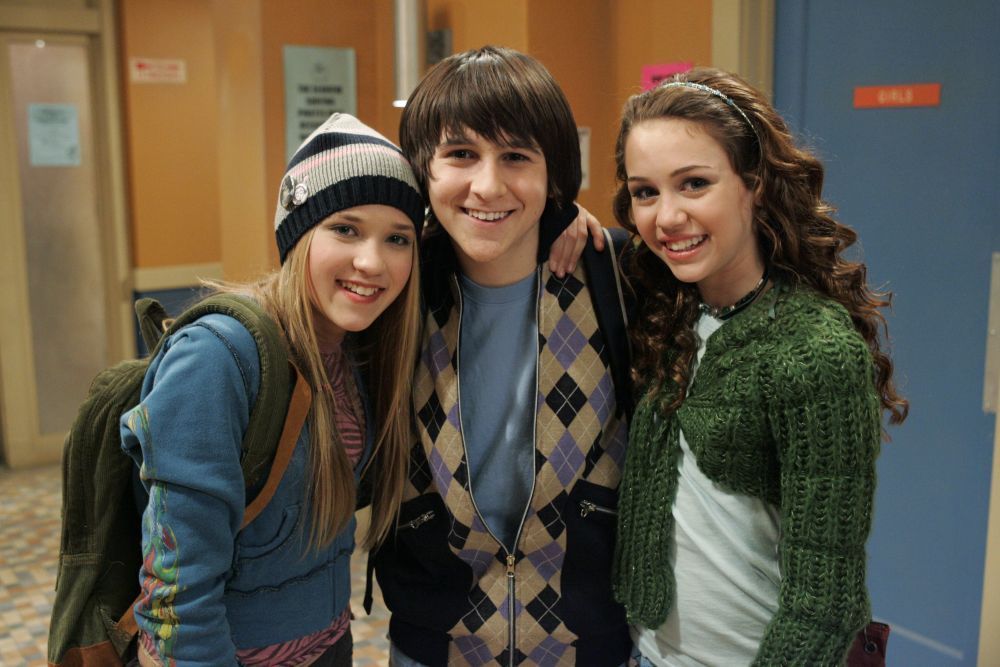 Au trecut 5 ani de cand juca alaturi de Miley Cyrus in Hannah Montana. Cat de mult s-a schimbat Oliver Oken