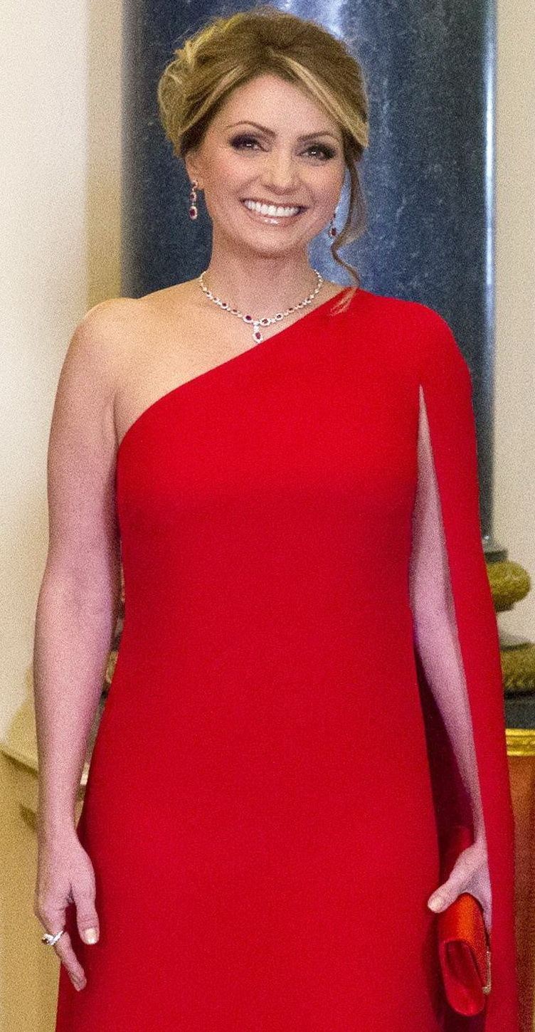 Angelica Rivera, fosta regina a telenovelelor, intr-o aparitie spectaculoasa in fata reginei Angliei