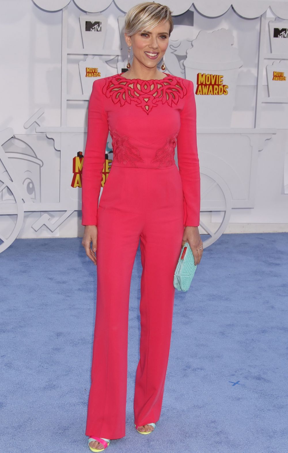 Aparitiile cu care Jennifer Lopez si Emily Ratajkowski au facut senzatie la MTV Movie Awards. Cum s-au imbracat vedetele