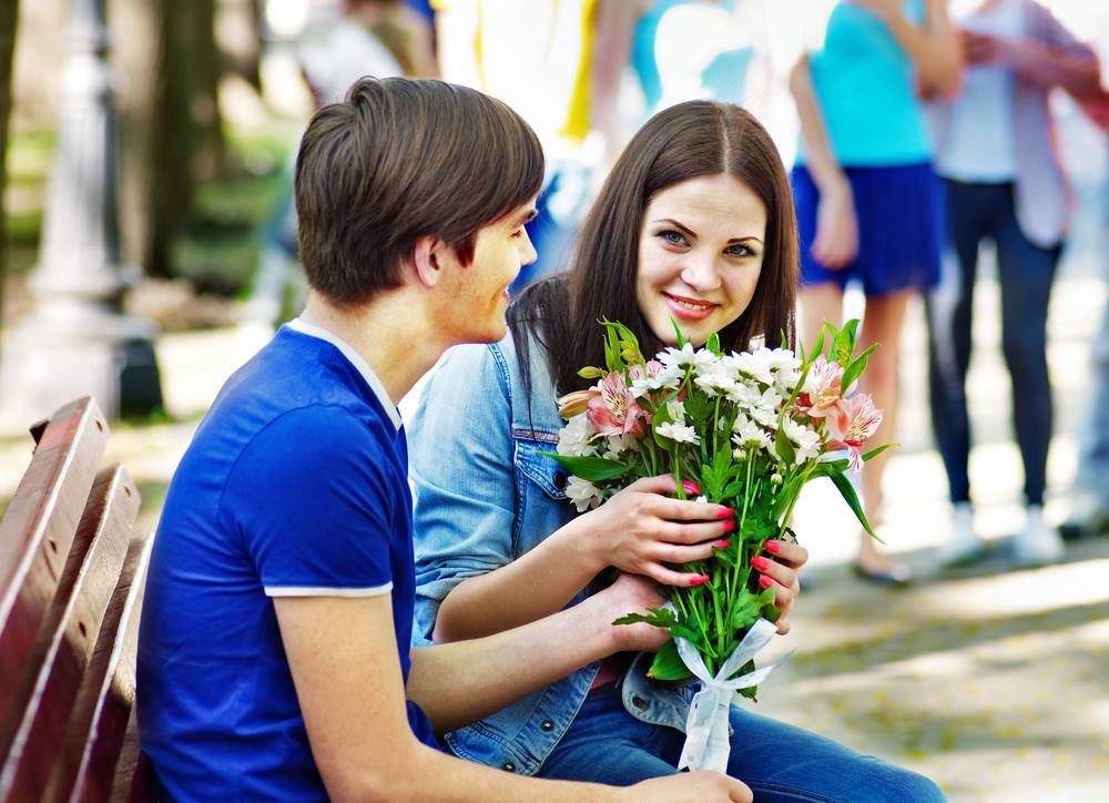 5 greseli grave pe care le fac femeile cand vor sa para mai atragatoare in ochii barbatilor