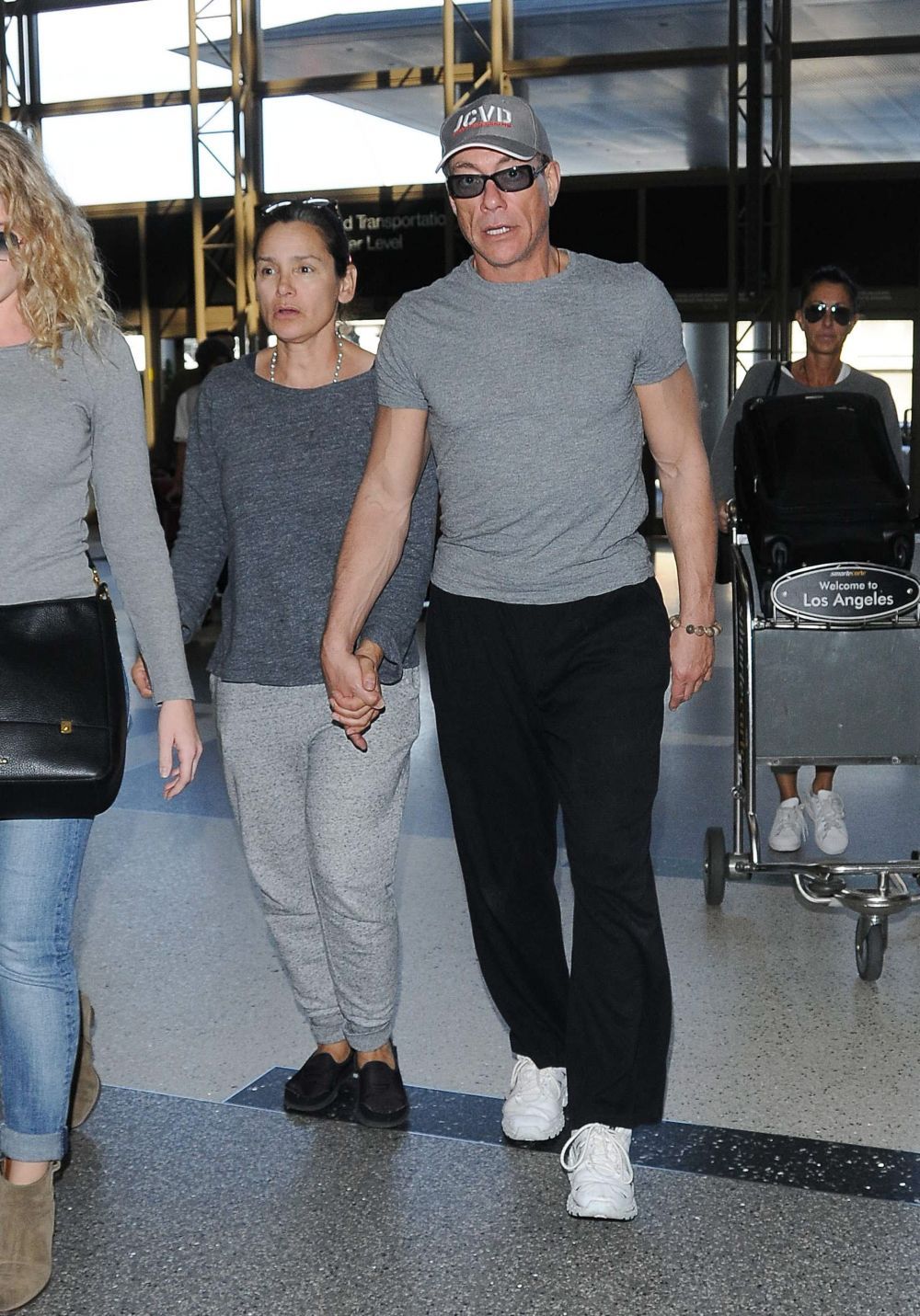S-au impacat pentru a doua oara. Jean-Claude Van Damme si sotia sa nu mai divorteaza