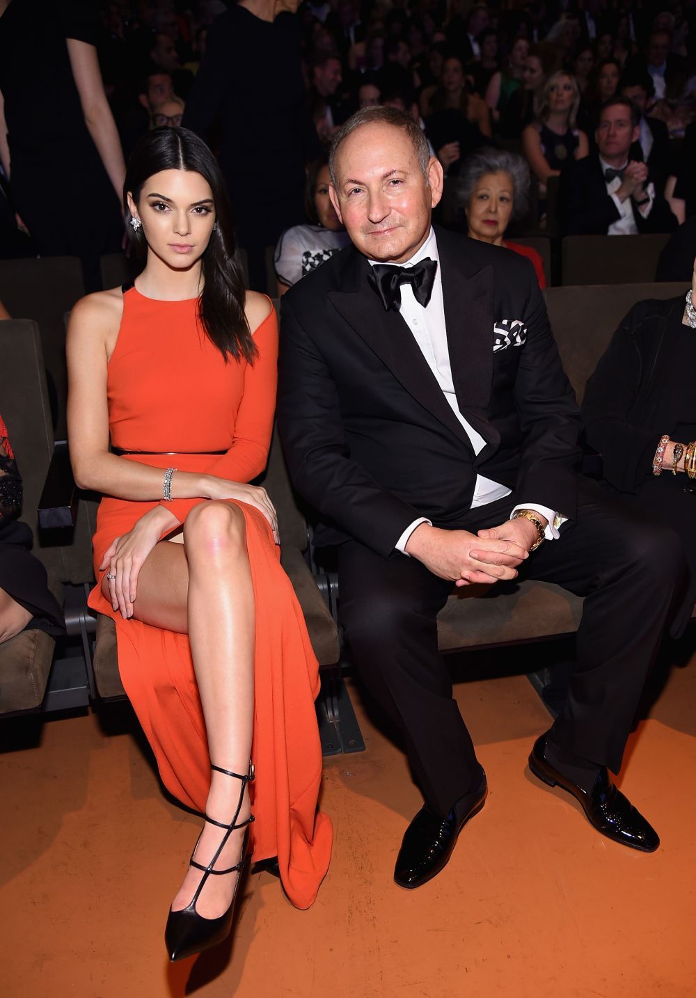 Spectacolul celor mai sexy picioare. Kendall Jenner si Anja Rubik, la un pas de accident vestimentar. Cum au fost pozate