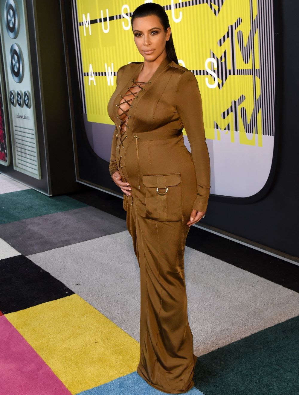 Kim Kardashian, eclipsata de Britney Spears si Nicki Minaj. Tinutele aurii cu care cele doua artiste au impresionat