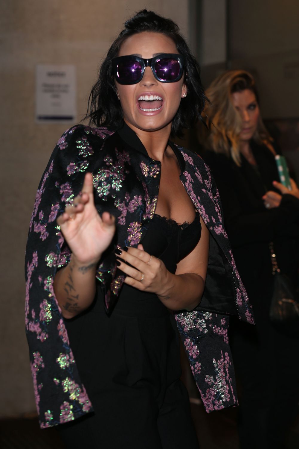 Demi Lovato, look de nota 10 la cea mai recenta aparitie publica. Cu ce tinuta stylish a impresionat