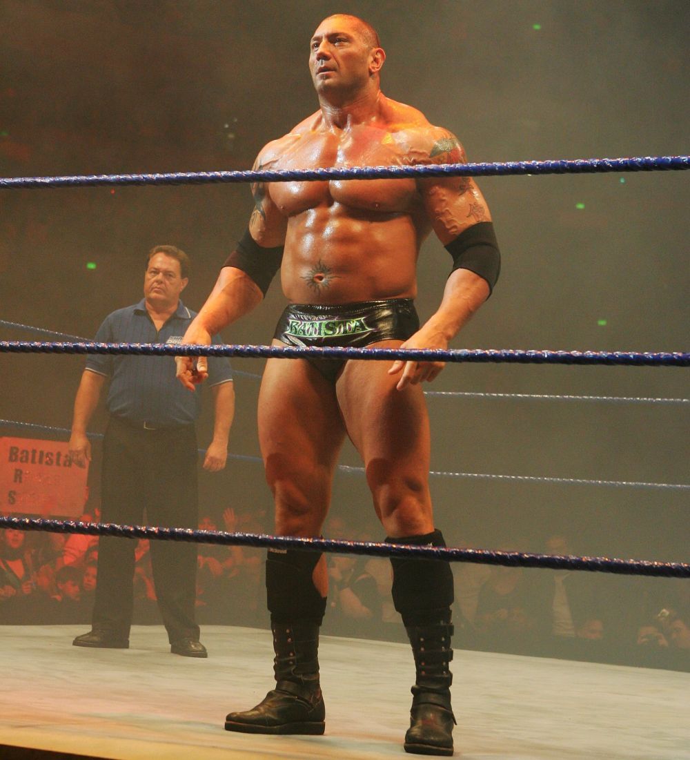 E unul dintre cei mai fiorosi wrestleri, dar ii plac femeile obisnuite. Cum arata cea care l-a cucerit pe Dave Bautista