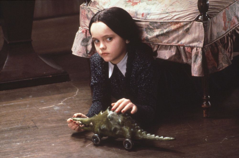 Asemanare izbitoare intre Wednesday si Morticia Adams. Fotografia in care cele doua par surori