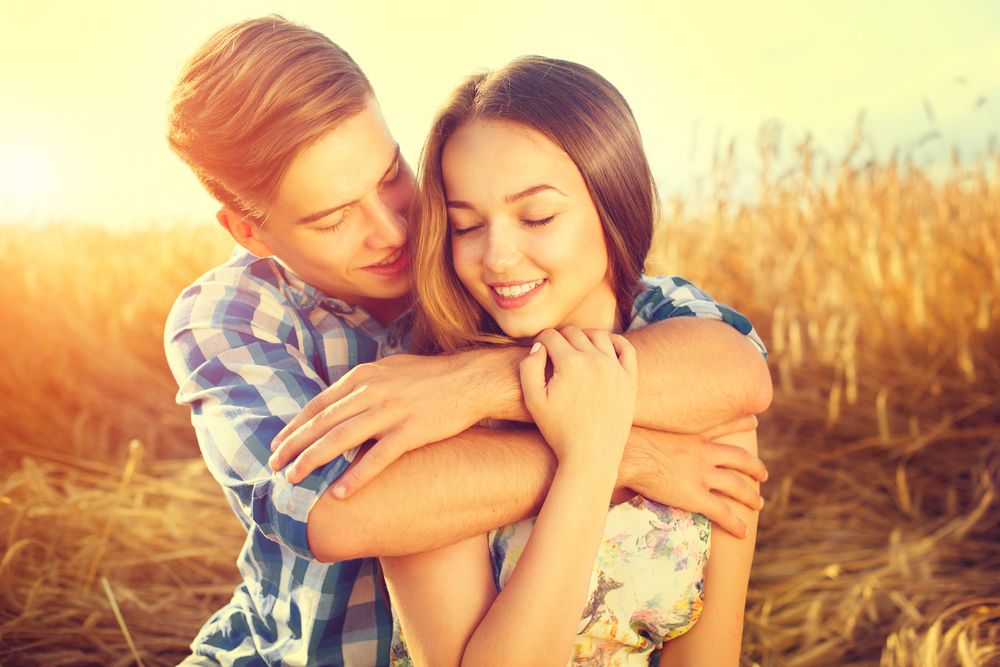 Cum iti dai seama ca e indragostit de tine. Semnele care ii tradeaza sentimentele