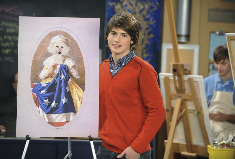 Gregg Sulkin, iubitul Selenei Gomez din Wizards of Weverly Place, pictorial in lenjerie intima.Cat de bine arata actorul
