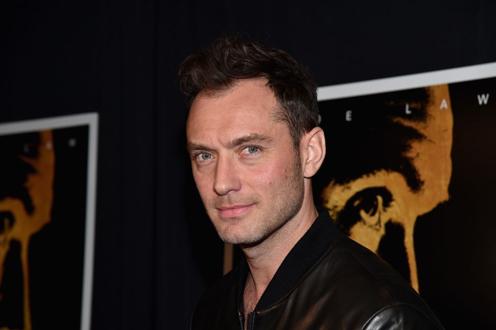Cum arata iubita unuia dintre cei mai sexy barbati din lume. Jude Law, surprins cu o blonda superba