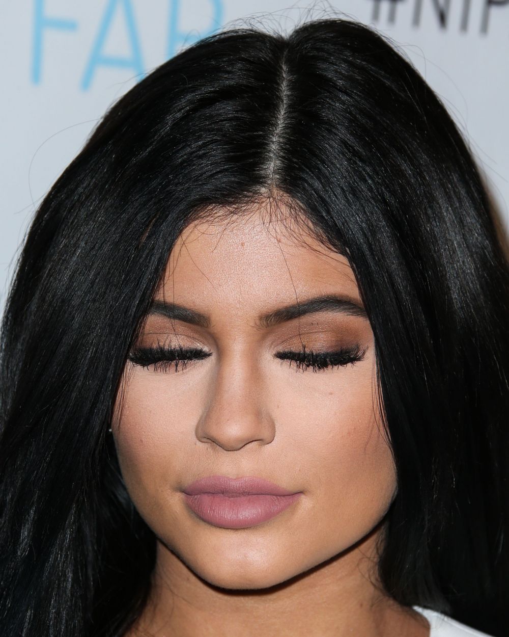 Cele mai recente acuzatii legate de naturaletea chipului ei au facut-o sa isi ascunda fata.Cum a reactionat Kylie Jenner